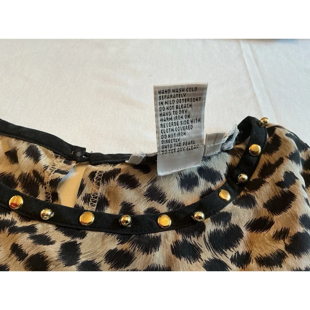 Diane Gilman - 100% Silk - Cheetah Print Short Sleeve Blouse Studded - Size L - Picture 5 of 8
